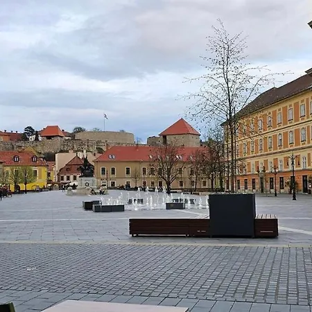 Belvarosi Διαμέρισμα Έγκερ